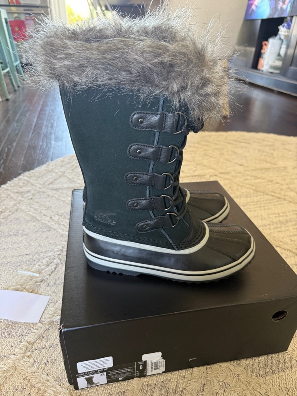 NIB Women's joan of arctic sorel boot